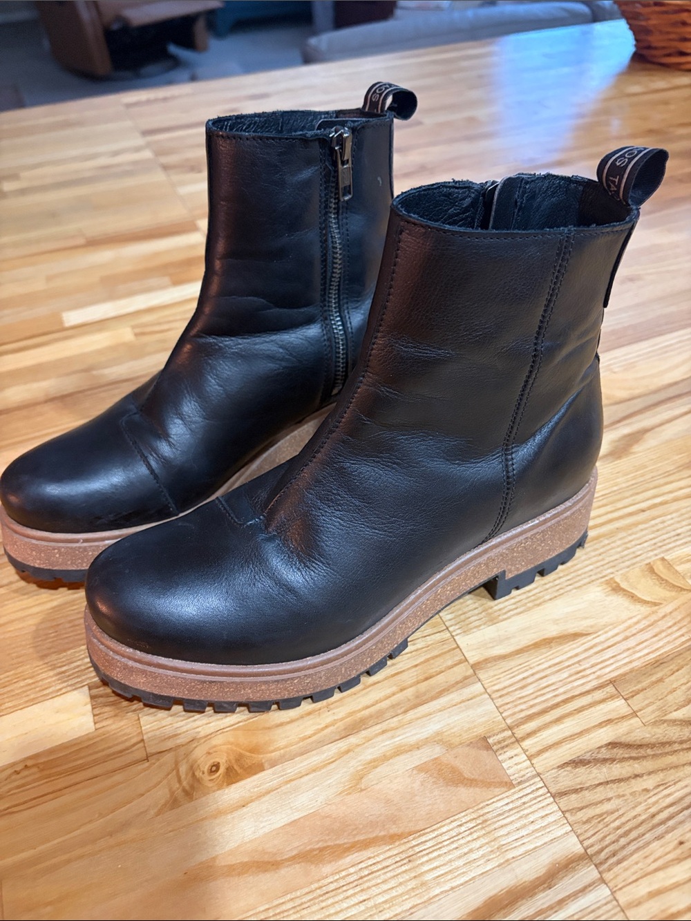 Taos Footwear Black Leather Ankle Boots with Tan Platform